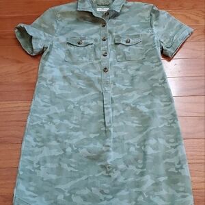 Vineyard Vines Camo shift dress size 2